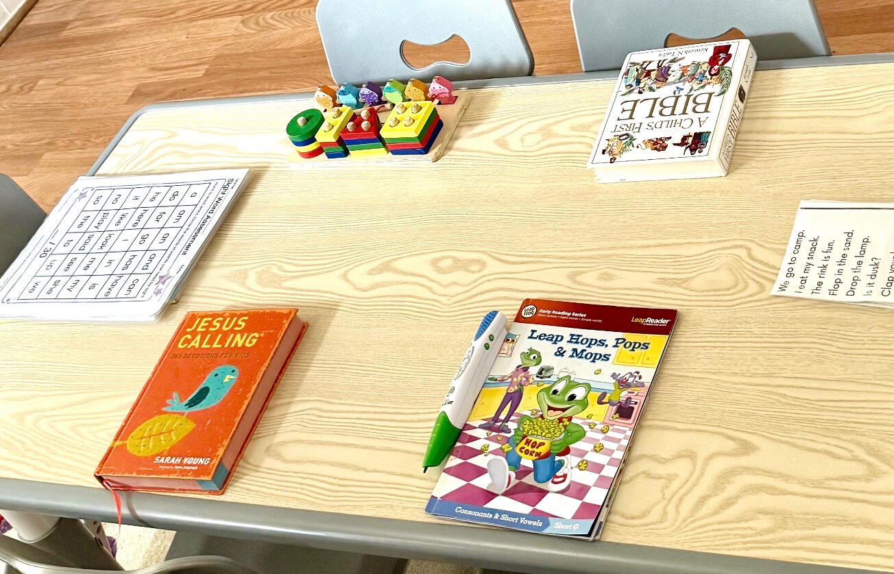 Early learning skills and daily activities at Advanced Childcare Services, including reading, phonics, counting, early math, communication, fine motor skills, guided play, confidence, routines, social-emotional development, kindergarten readiness, meals, r